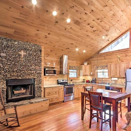 Bryson City Cabin With Wraparound Deck And Hot Tub Kültér fotó