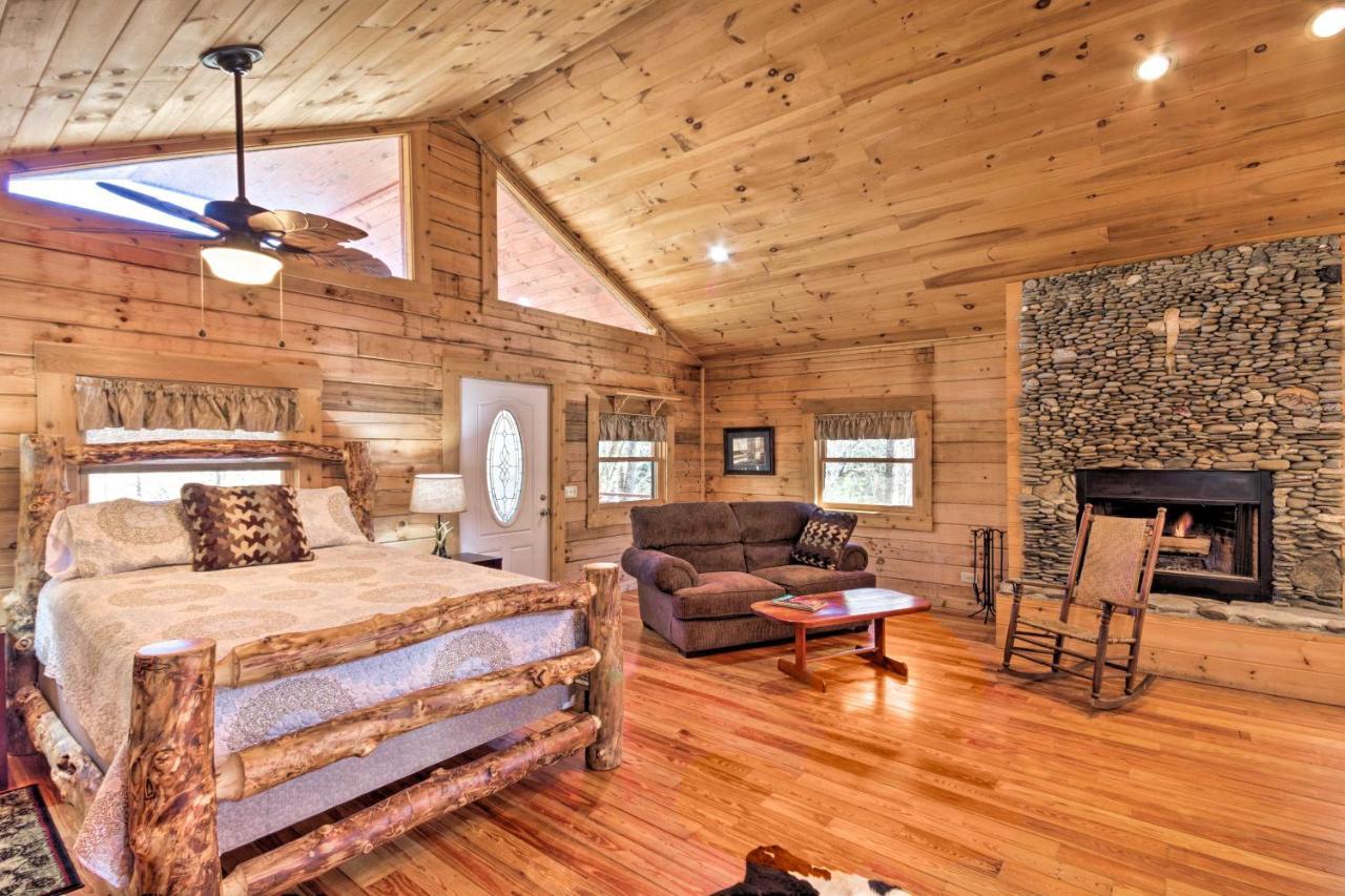 Bryson City Cabin With Wraparound Deck And Hot Tub Kültér fotó