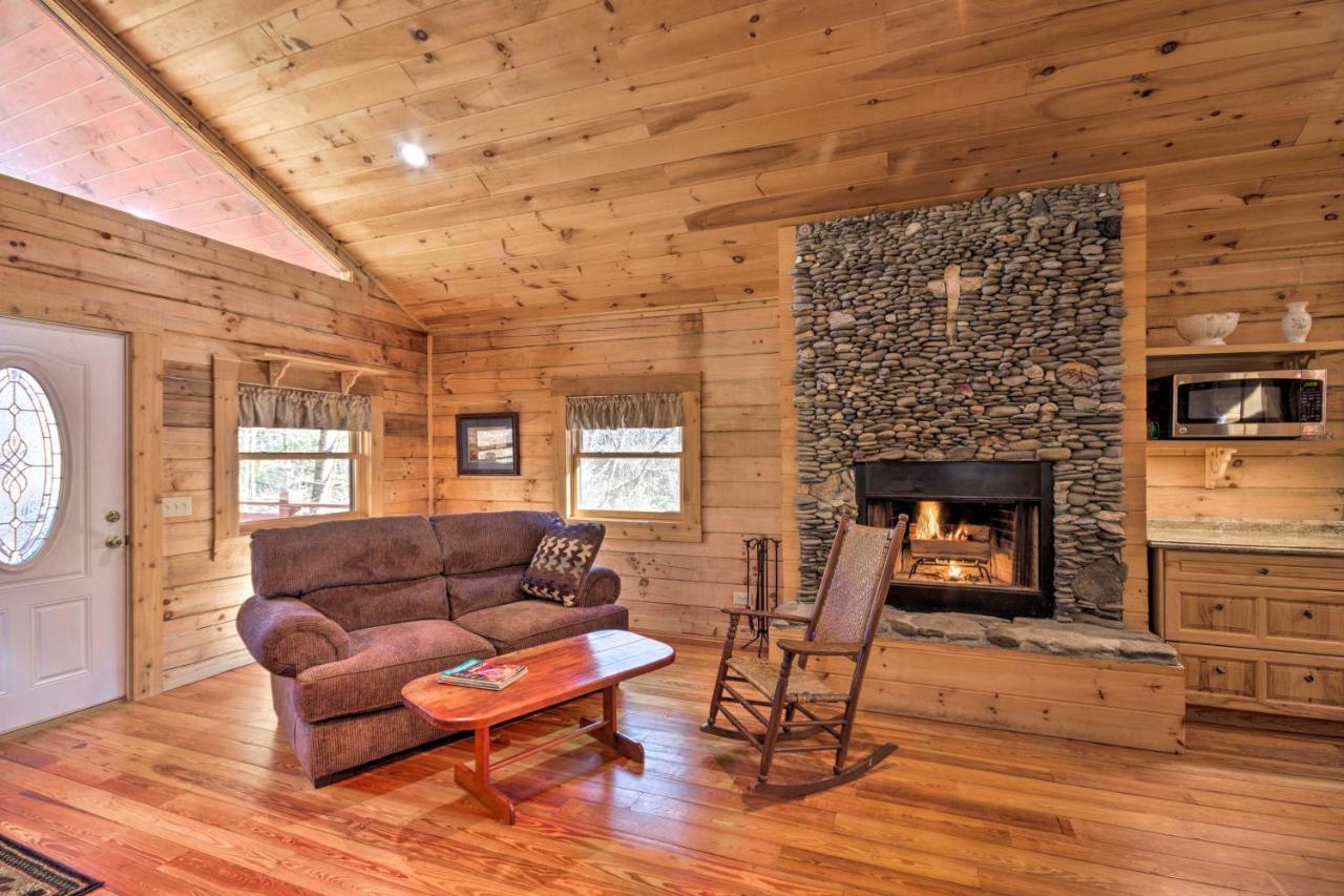 Bryson City Cabin With Wraparound Deck And Hot Tub Kültér fotó