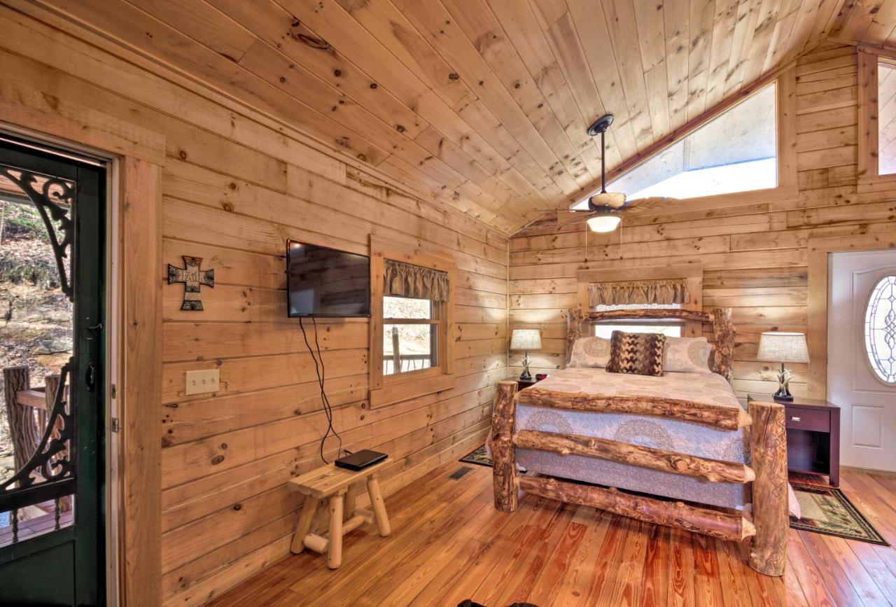 Bryson City Cabin With Wraparound Deck And Hot Tub Kültér fotó