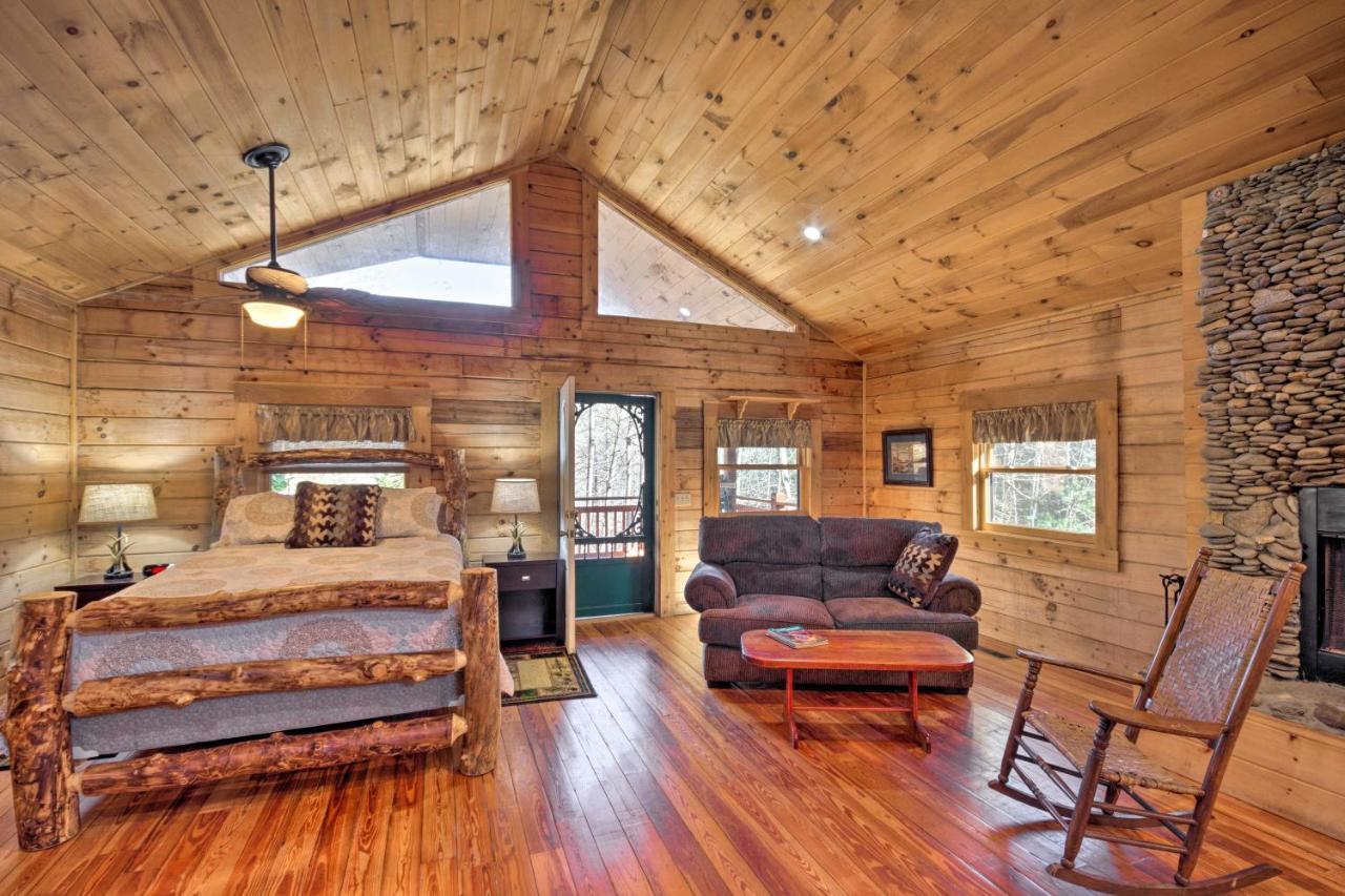 Bryson City Cabin With Wraparound Deck And Hot Tub Kültér fotó
