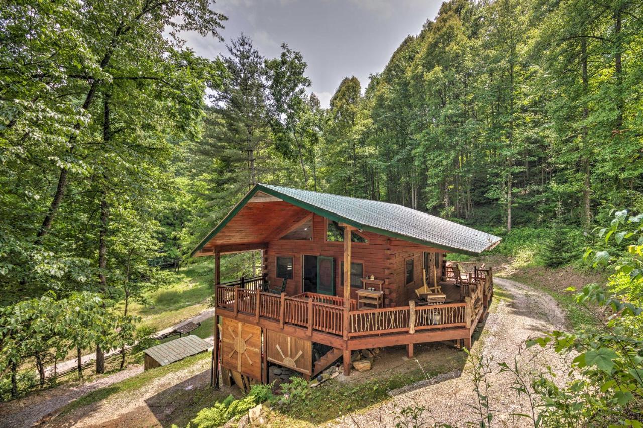 Bryson City Cabin With Wraparound Deck And Hot Tub Kültér fotó