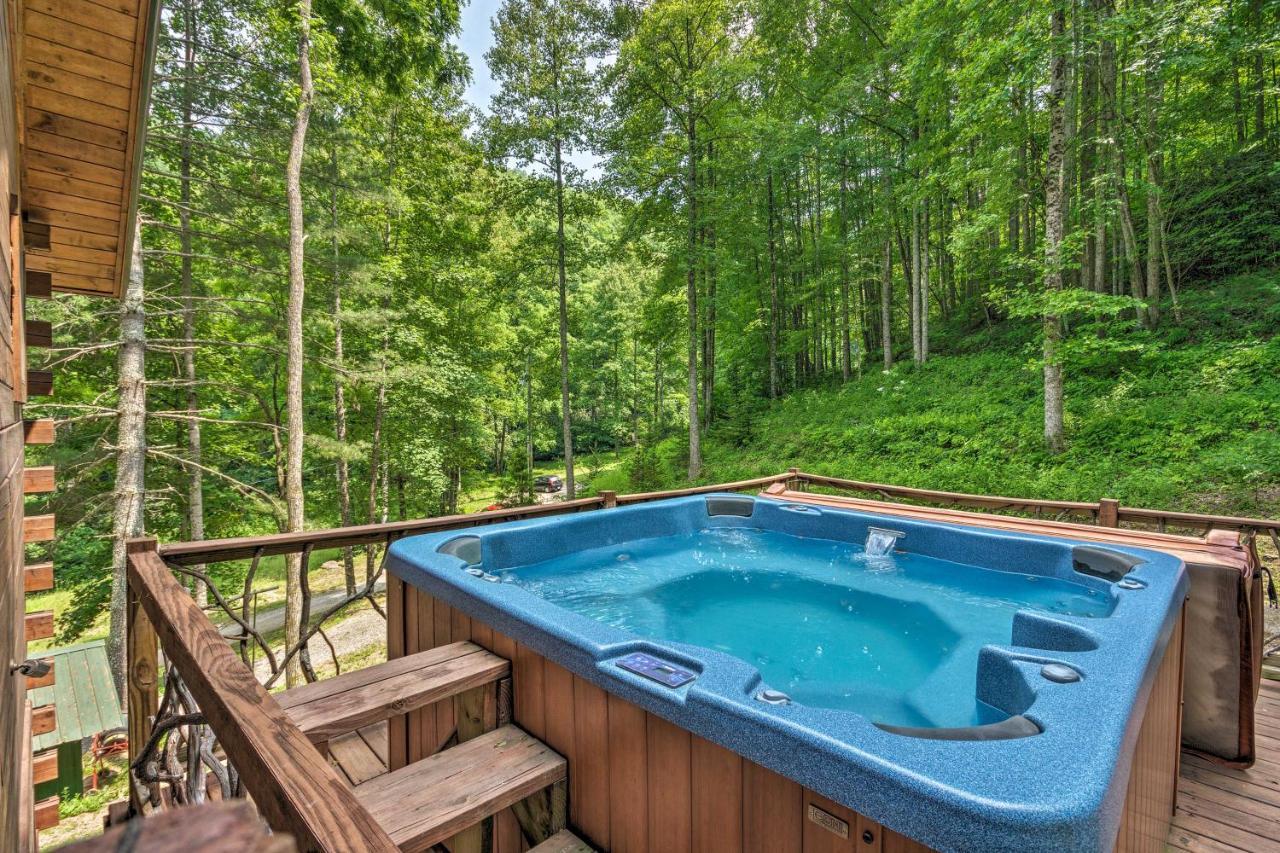 Bryson City Cabin With Wraparound Deck And Hot Tub Kültér fotó