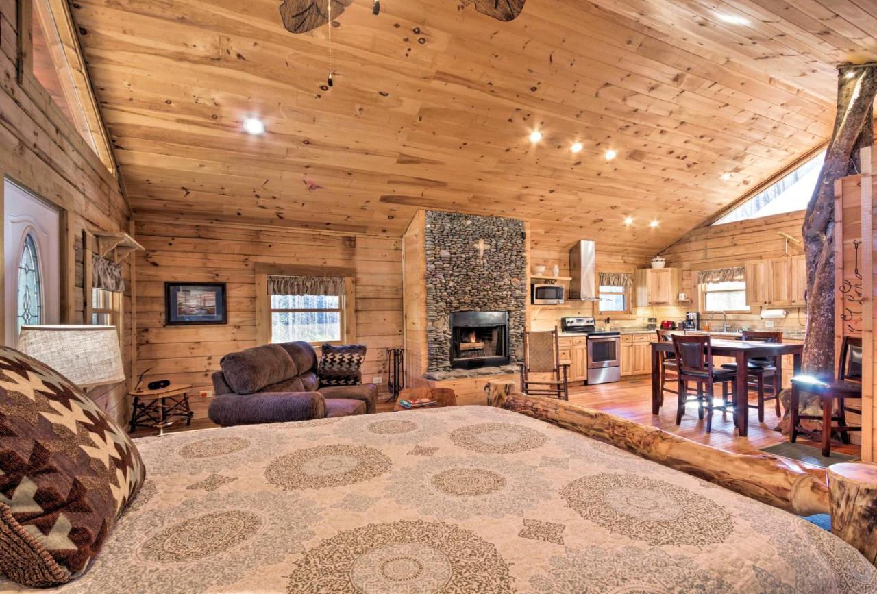 Bryson City Cabin With Wraparound Deck And Hot Tub Kültér fotó