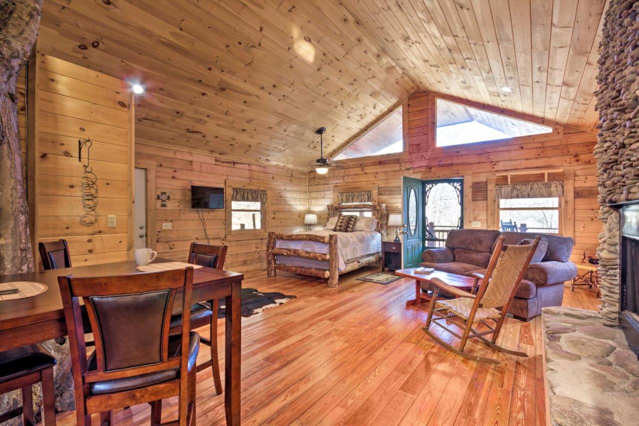 Bryson City Cabin With Wraparound Deck And Hot Tub Kültér fotó