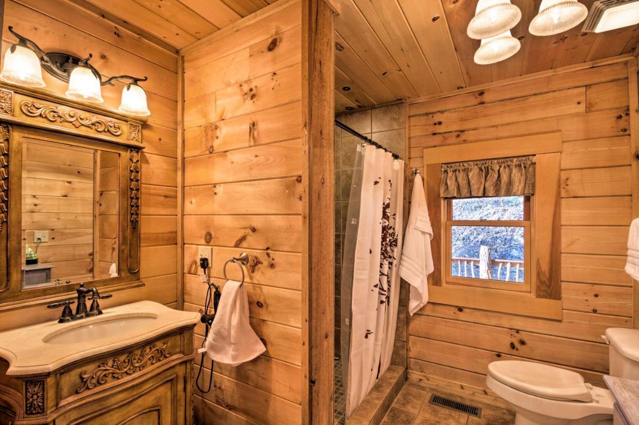 Bryson City Cabin With Wraparound Deck And Hot Tub Kültér fotó