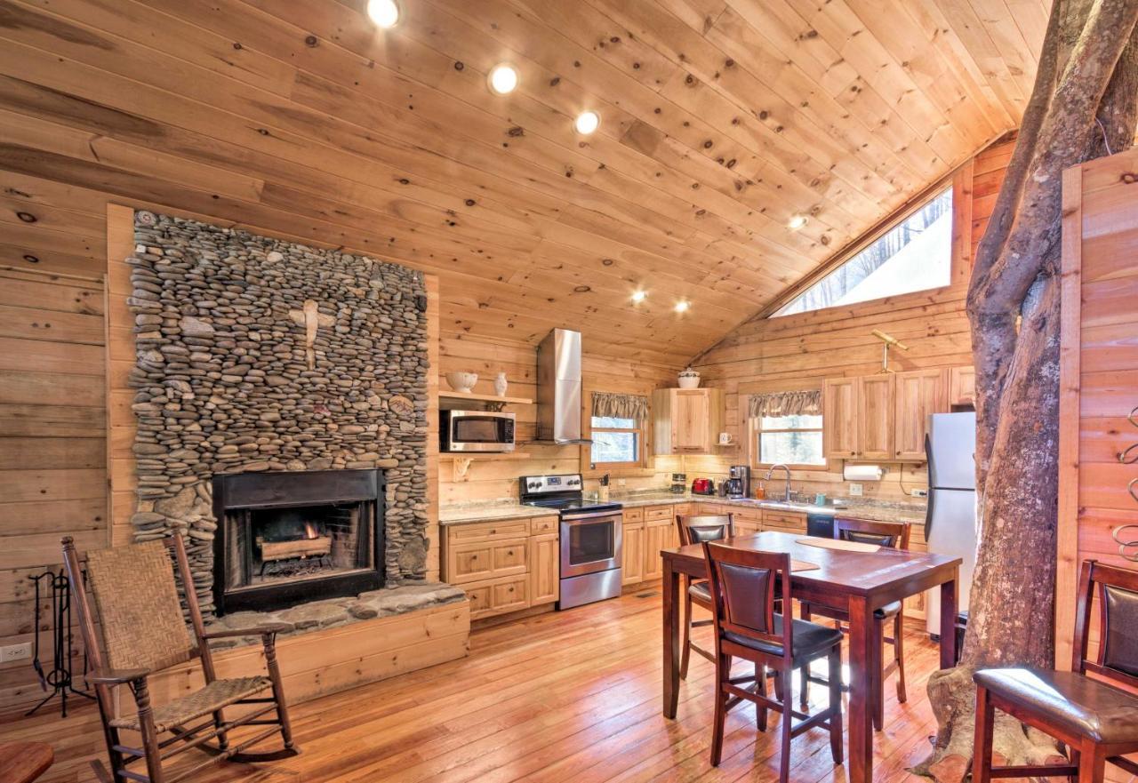 Bryson City Cabin With Wraparound Deck And Hot Tub Kültér fotó